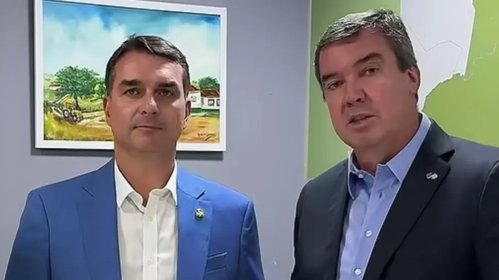 Eduardo Riedel se reúne com Flávio Bolsonaro na abertura da Expogrande
