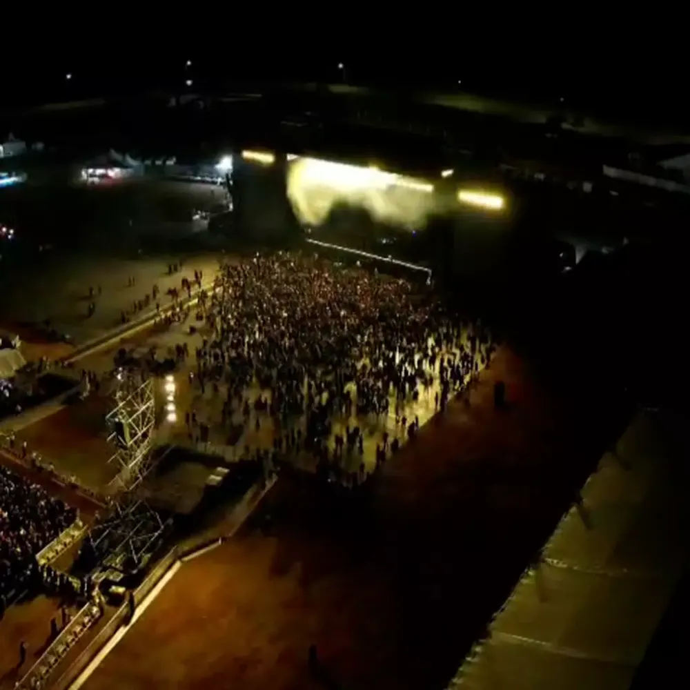 Ambulante passa mal e morre durante show do Guns N' Roses