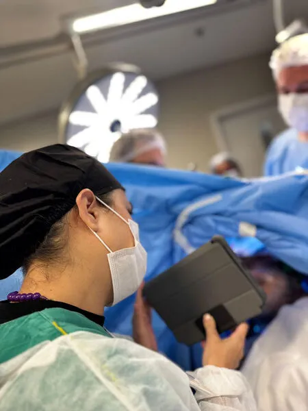 Neurocirurgia com paciente consciente garante mais precisão no Hospital Cassems