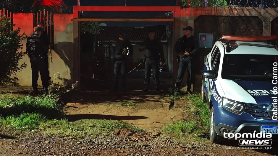 Policial é socorrido em estado grave após atirar contra si em ocorrência envolvendo a esposa