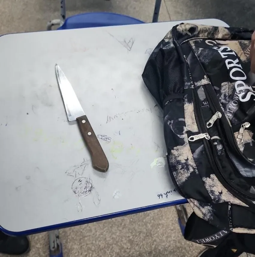 Adolescentes levam facas para escola no Coophavila e expõem situação nas redes