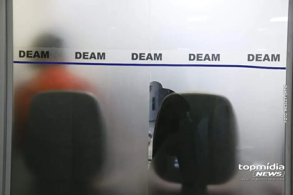 Homem é preso após agredir ex-companheira e tentar matá-la em Campo Grande