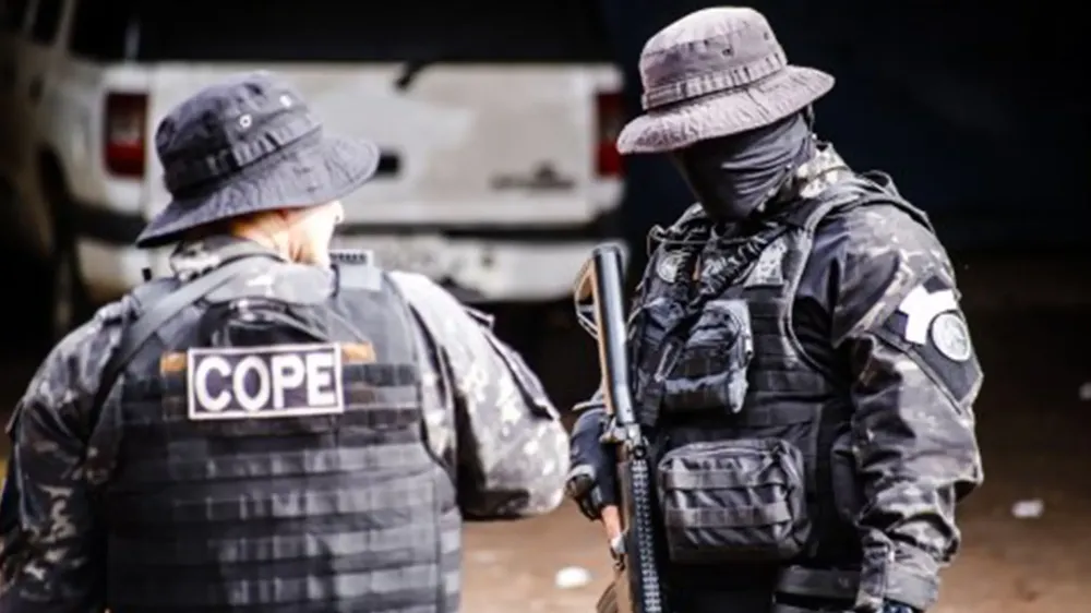 Policial penal é suspeito de receber R$ 50 mil para transportar 400 kg de droga em viatura