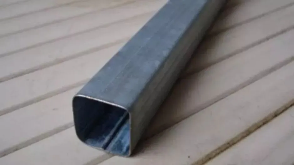 Morador arma emboscada e agride suspeito de furto com barra de ferro na Vila Nasser