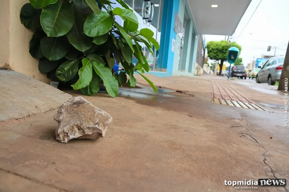 Morador de rua agride mulher com pedrada no bairro Coronel Antonino