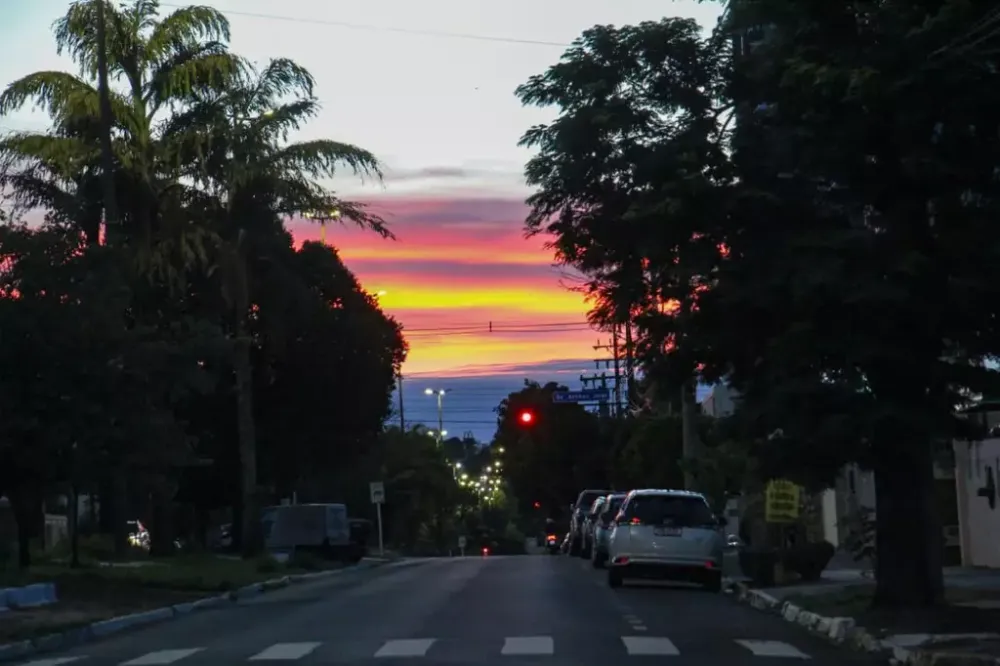 Sol predomina, mas instabilidade mantém risco de tempestades em Mato Grosso do Sul