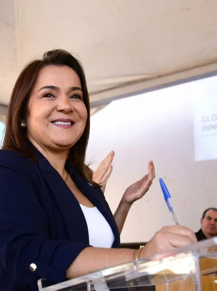 Adriane Lopes entrega bônus de até R$ 20 mil para 40 famílias em Campo Grande