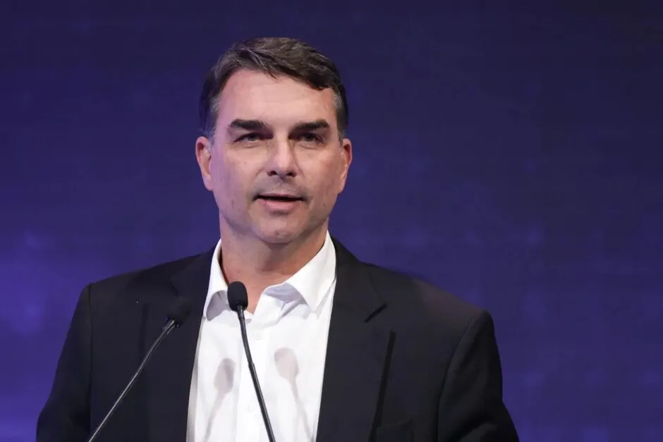Plano econômico de Flávio Bolsonaro não esclarece se SUS será afetado por cortes de gastos